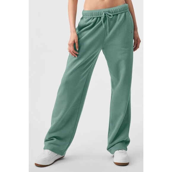 ALO Yoga Accolade Straight Leg Sweatpant in Botanical Green - Picture 2 of 4